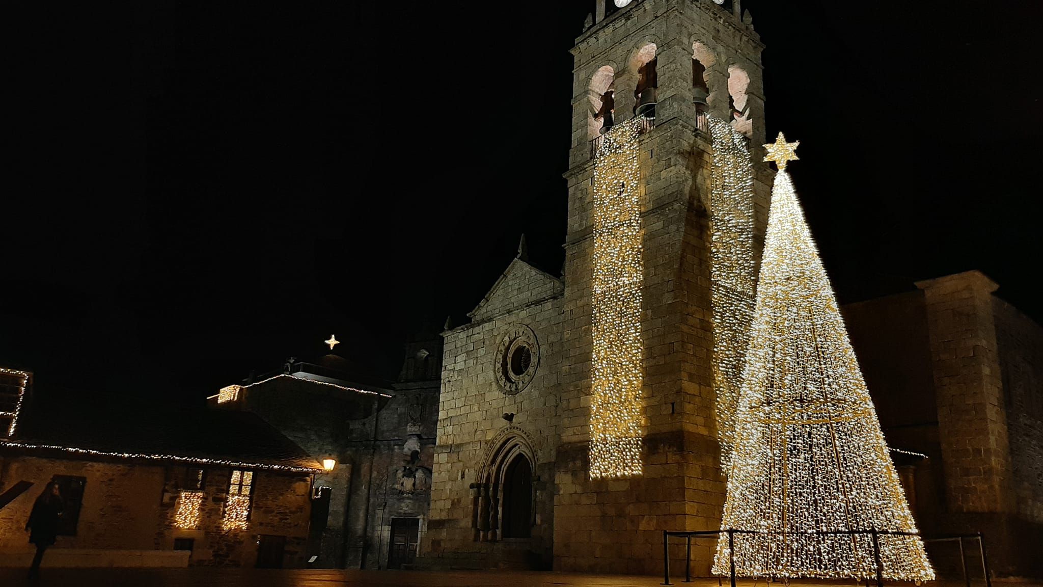 Puebla de Sanabria se ilumina de Navidad 