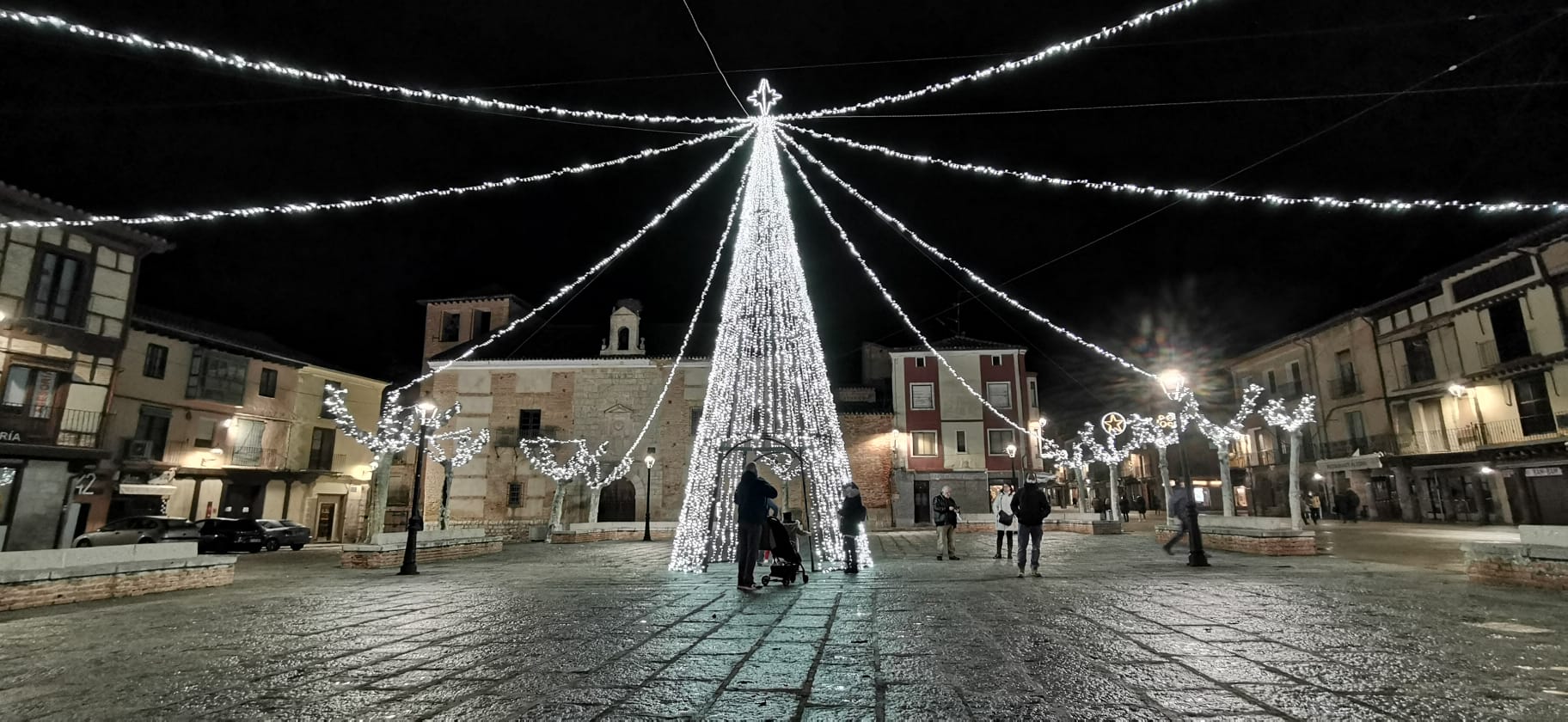 Toro se ilumina con la magia de la Navidad