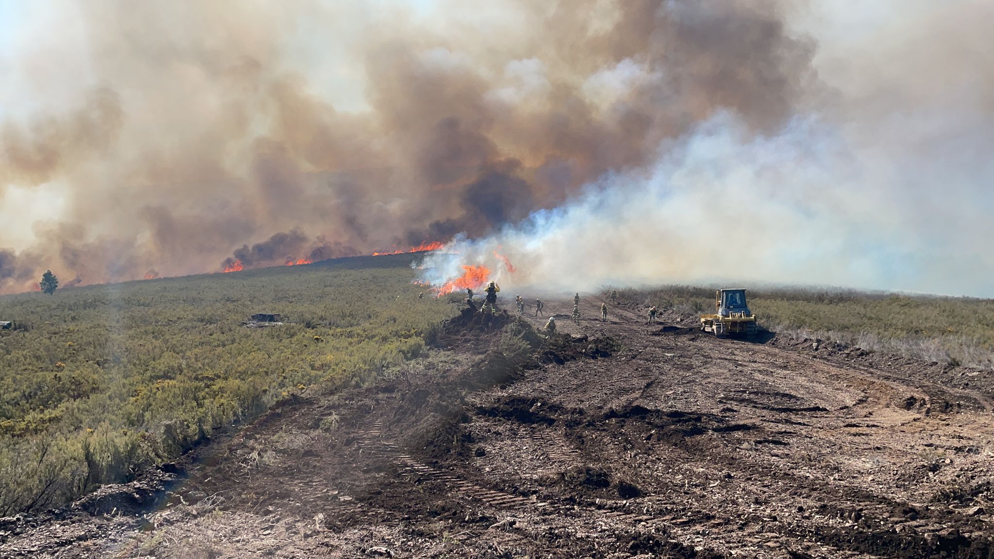 Trabajo incesante en el incendio de Hermisende