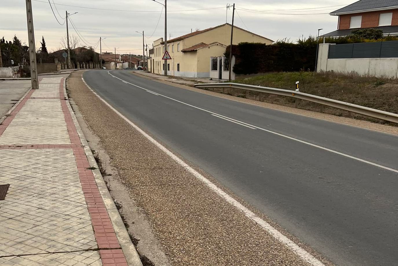 Carretera N-630 a su paso por Roales del Pan