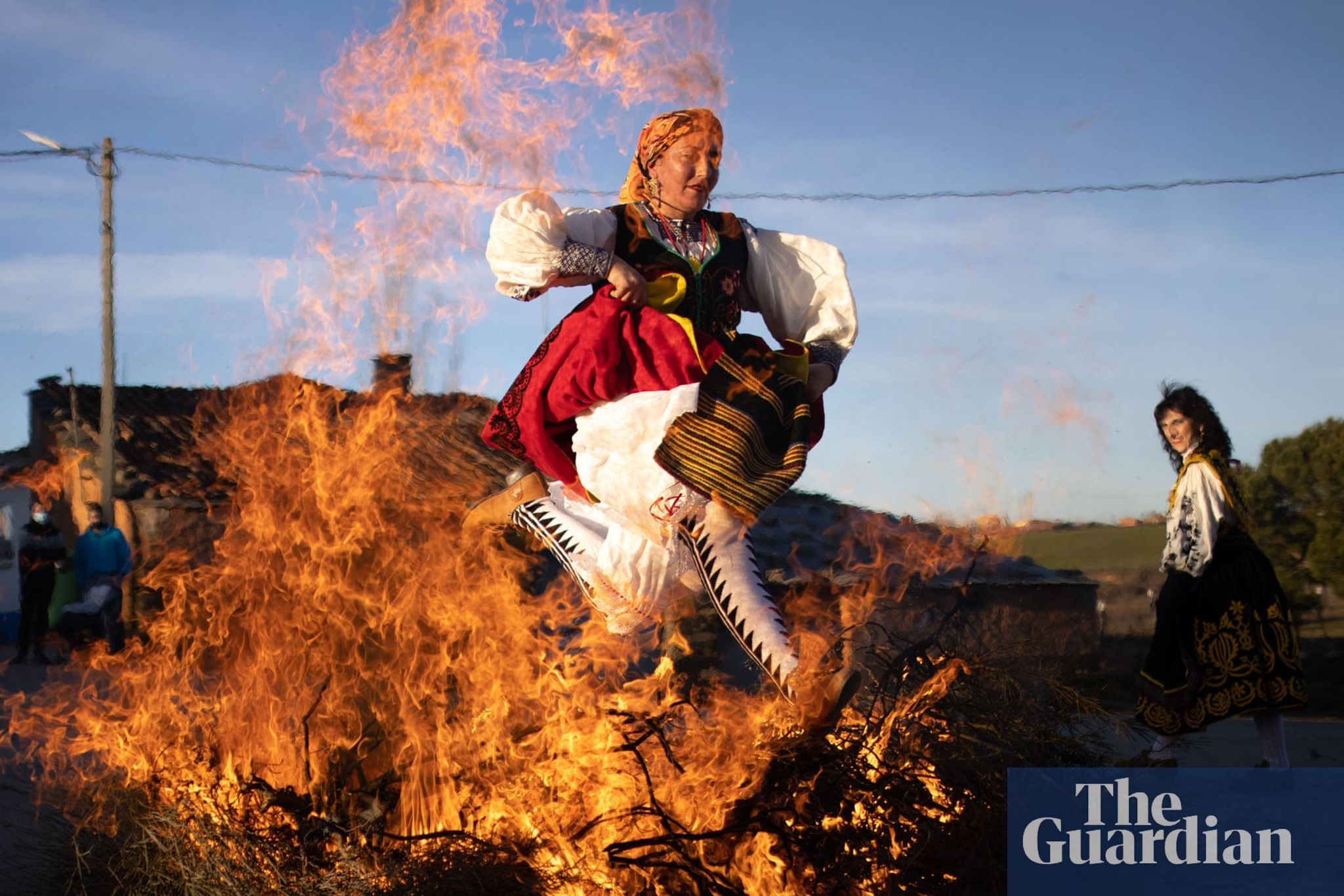 Imagen de las águedas de Andavías por el fotógrafo zamorano Manuel Balles publicada en The Guardian