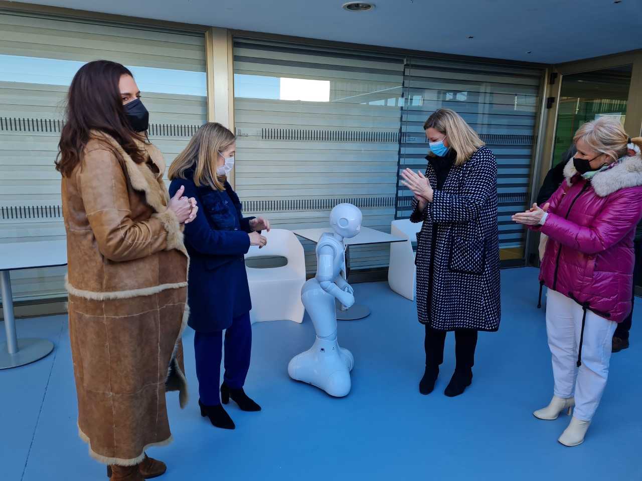 La vicesecretaria de Política Social, Ana Pastor, visita el Centro de Día de Fundación Intras en Toro, junto a los candidatos a las Cortes de Castilla y León por Zamora