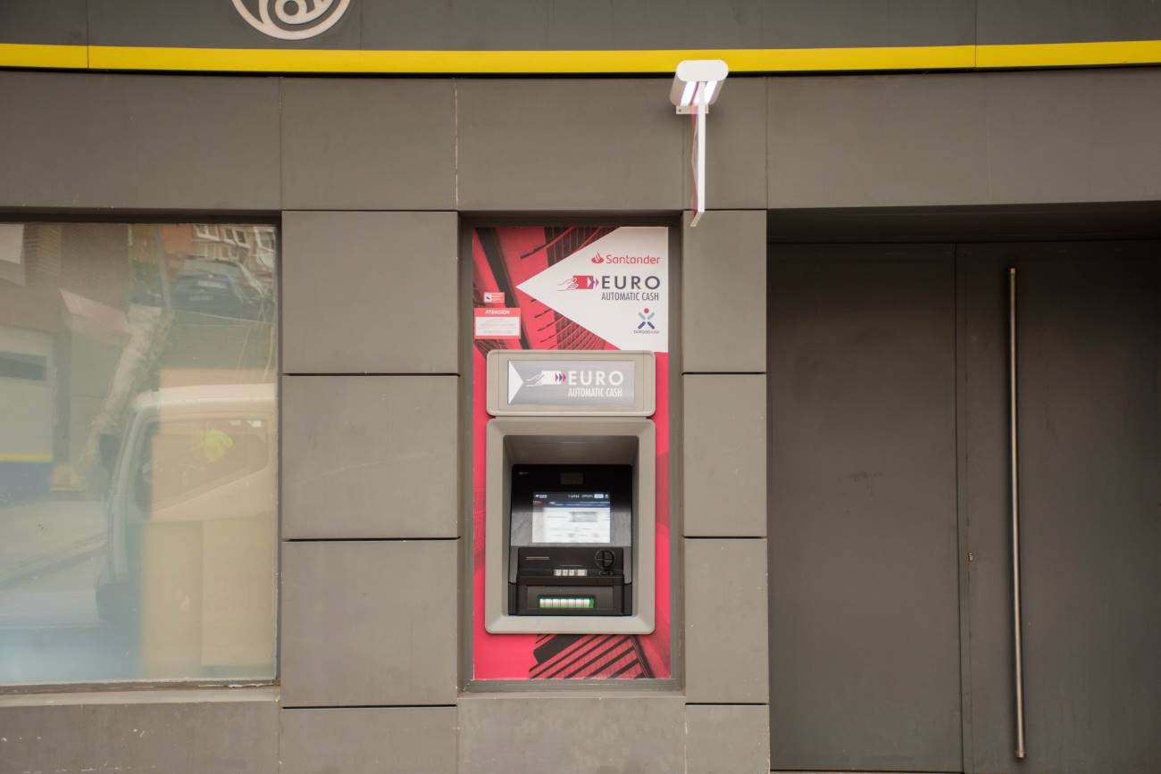 Cajero instalado en una oficina postal  CORREOS