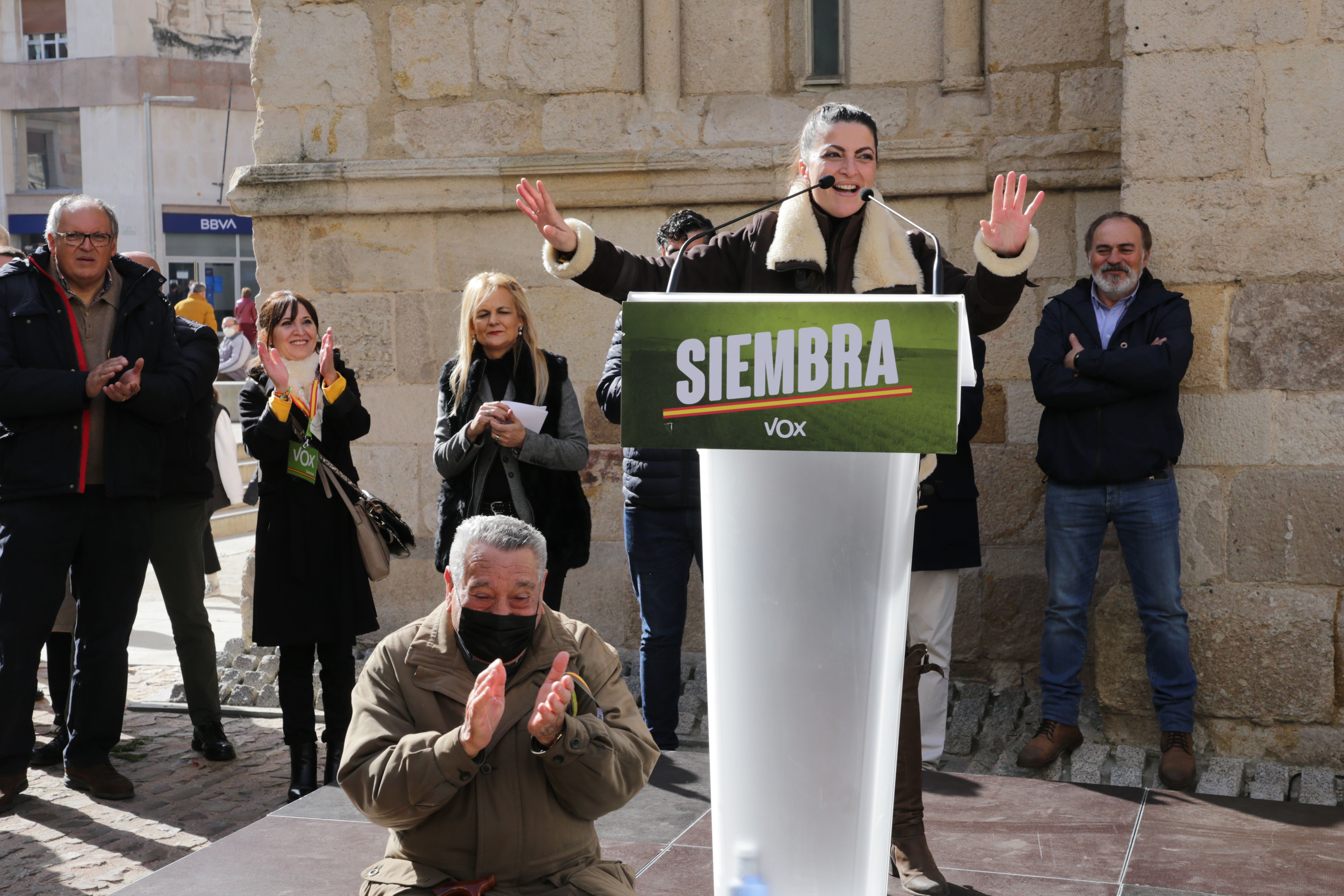  Acto de cierre de campaña de VOX con Macarena Olona