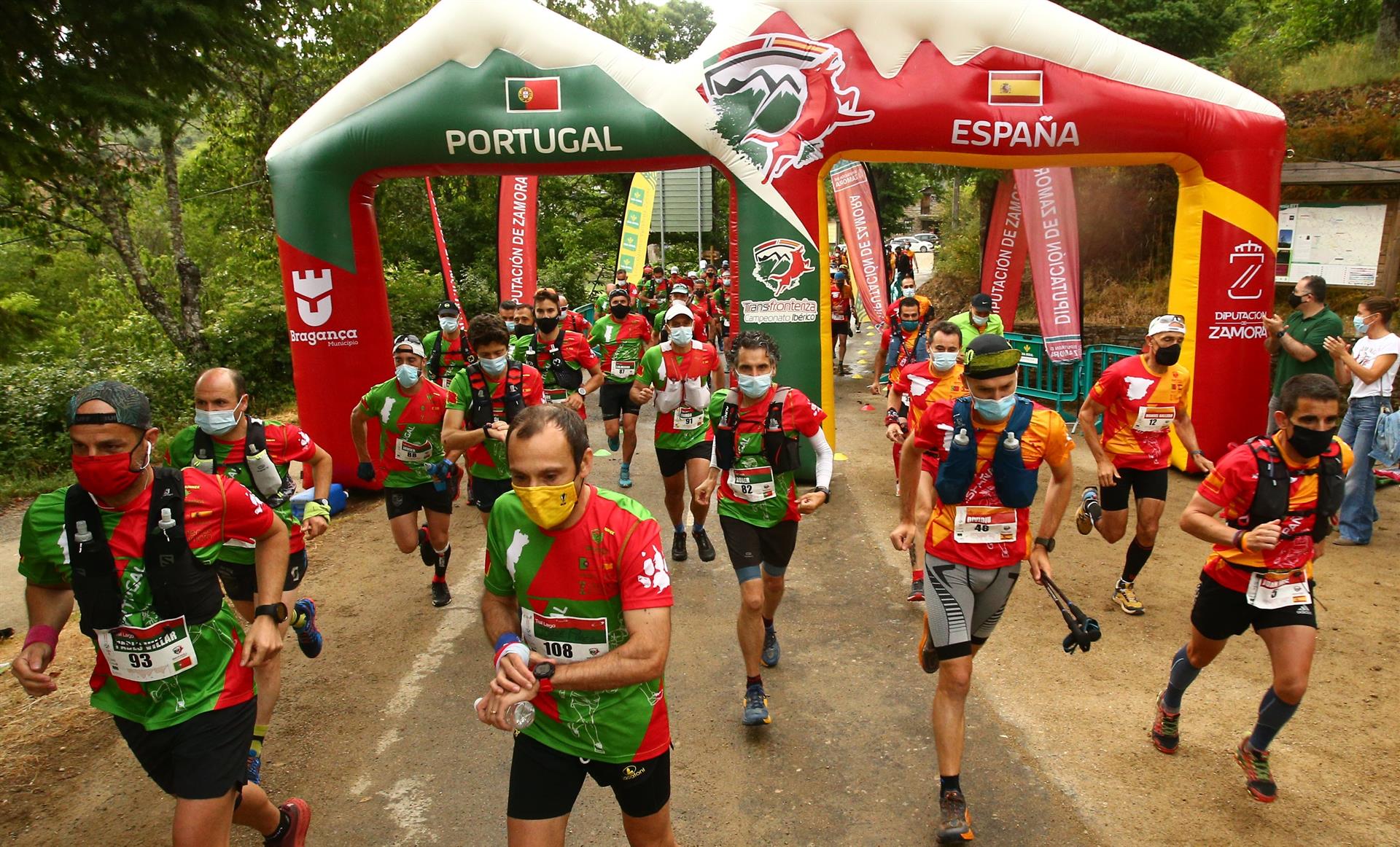 Participantes en la Transfronteriza entre Zamora y Braganza.   TRANSFRONTERIZA.