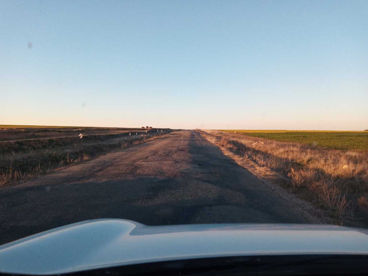 Carretera de acceso a la Nacional 122 en Almaraz