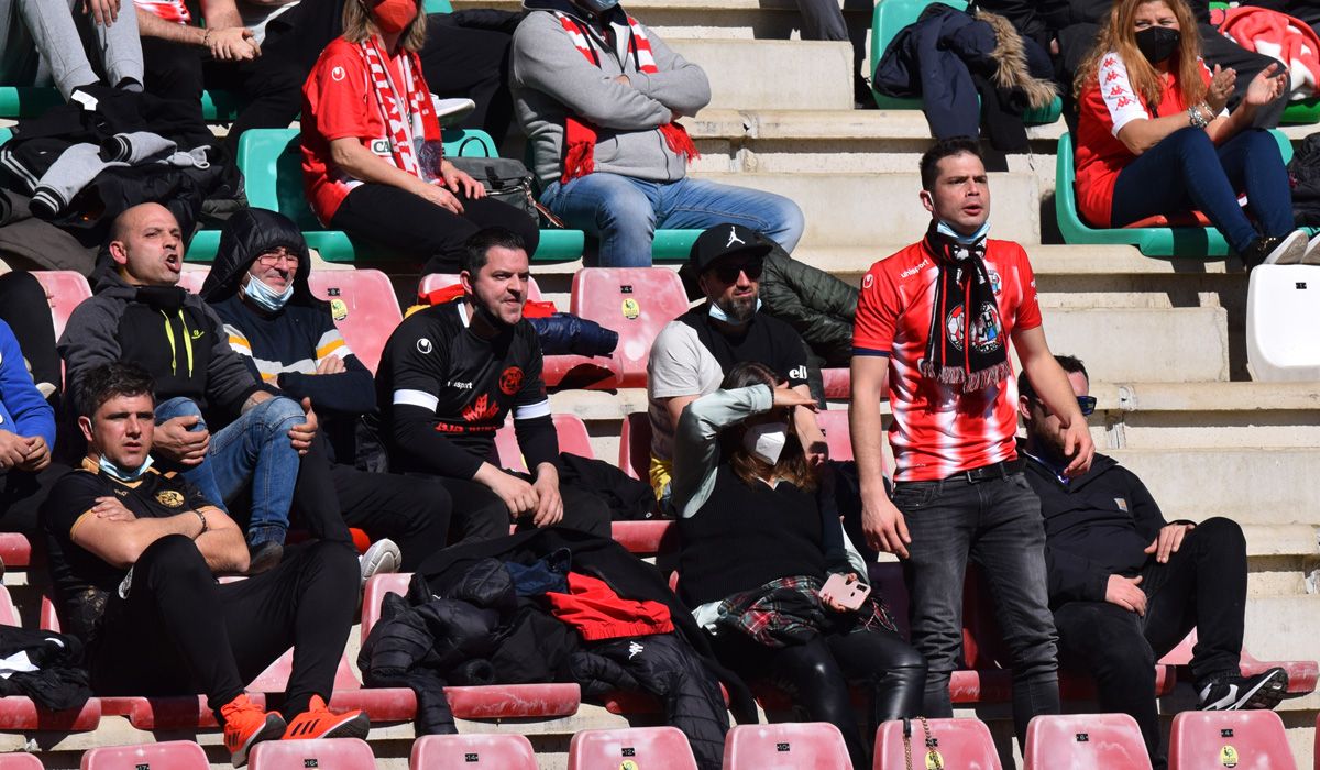 Aficionados del Zamora durante el partido