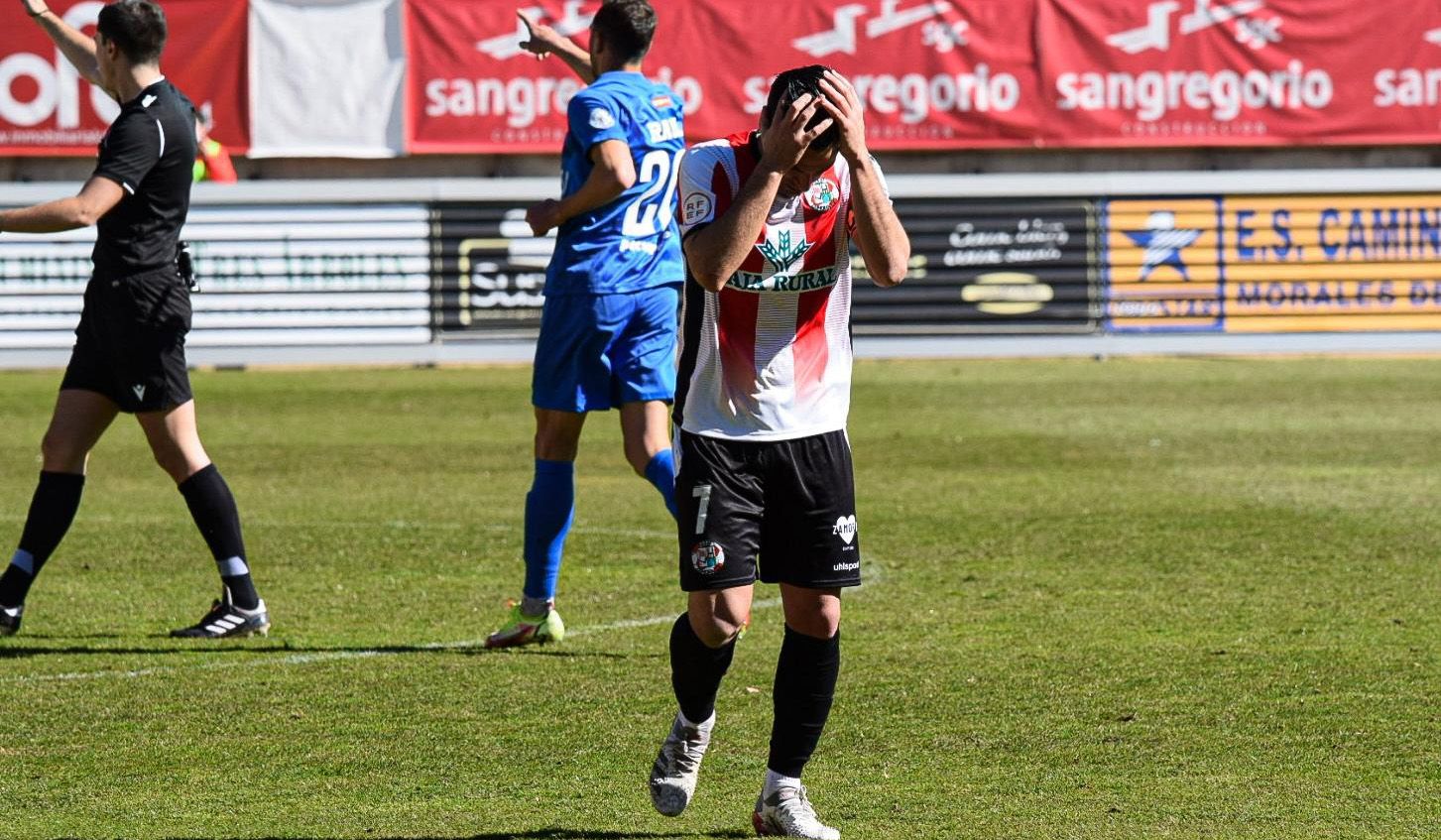 Dani Hernández se lamenta ante una ocasión fallada