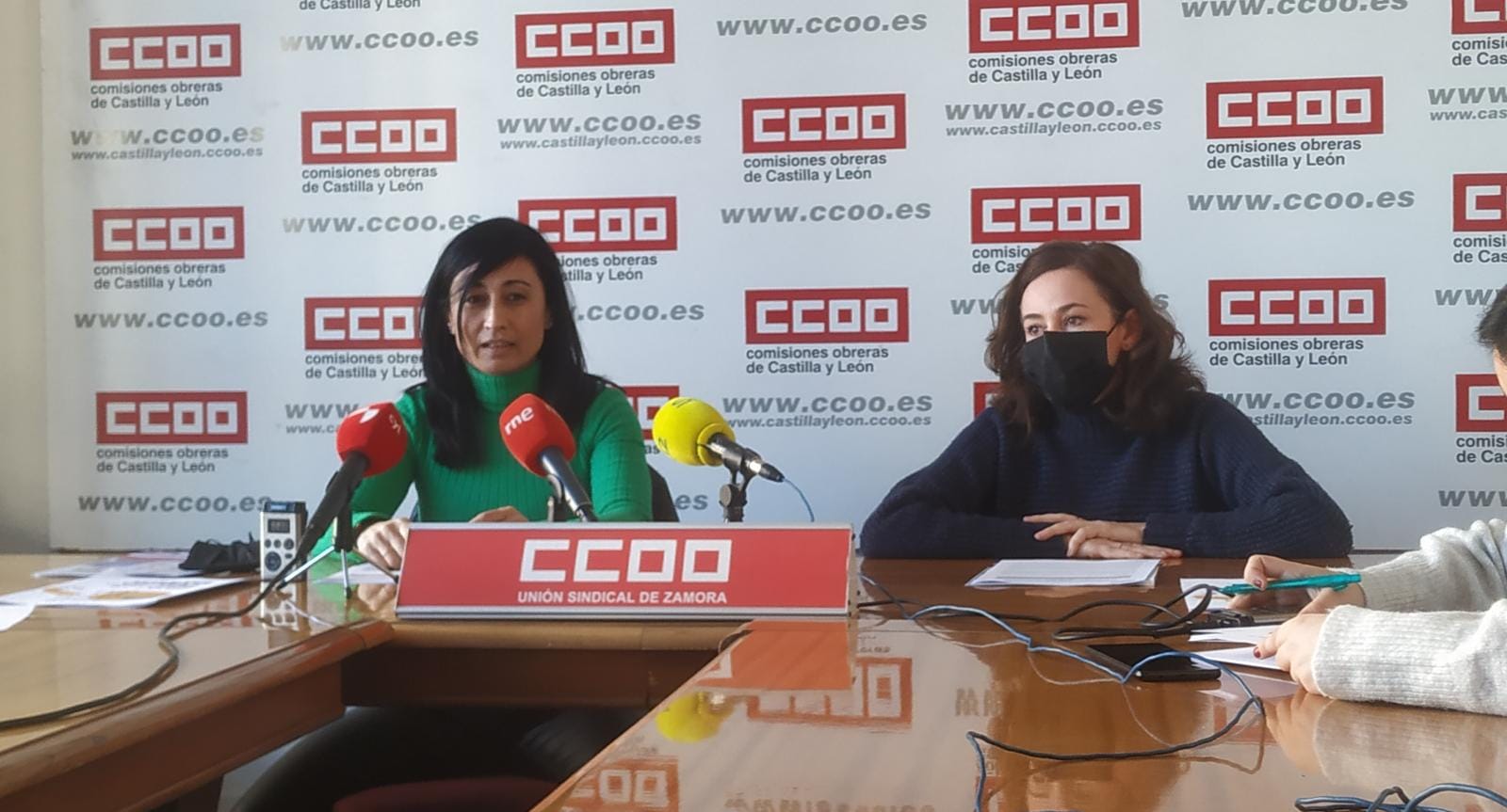 Carolina Morales y Ana Bérchez. CCOO Igualdad Zamora