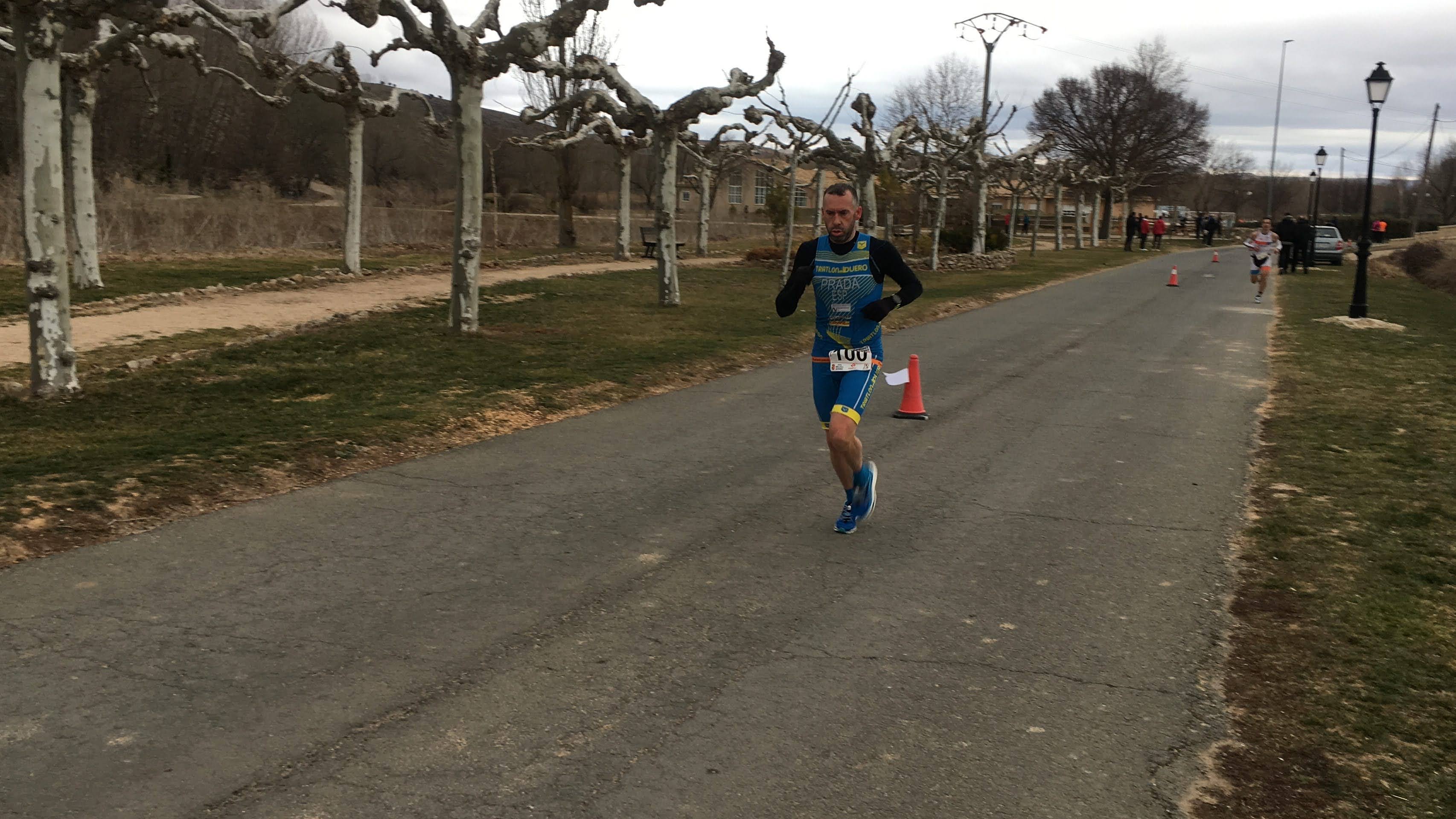 Un atleta del Triatlón Duero