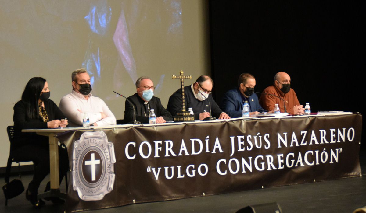 La directiva de Jesús Nazareno durante la asamblea