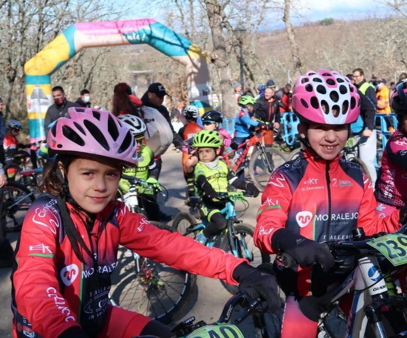 Noa Blanco y Valeria Álvarez