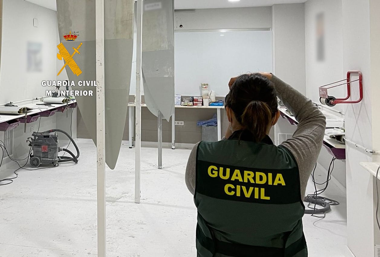 Las palas sustraídas y halladas por la Guardia Civil