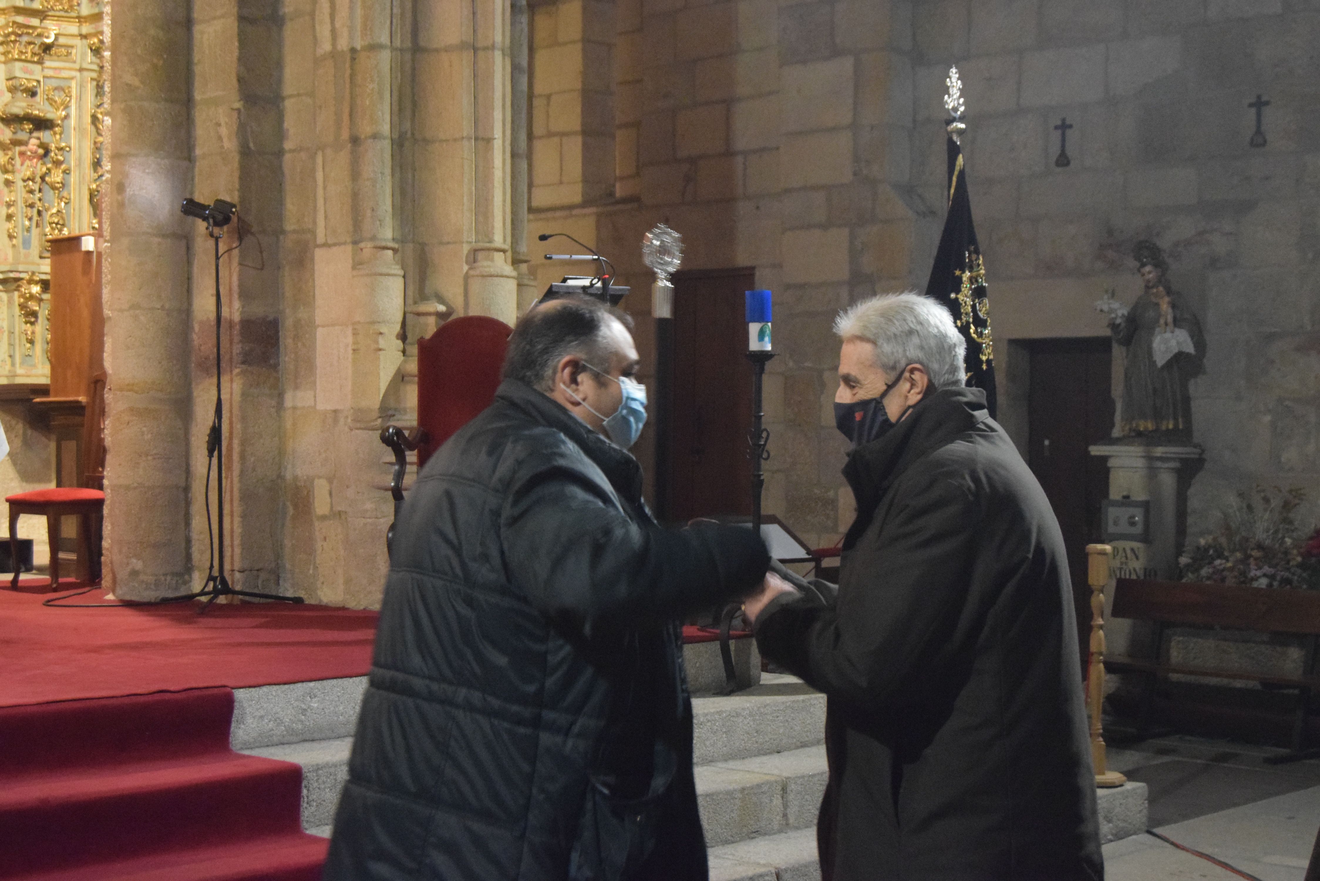 Entrega de varas a los mayordomos de Jesús Nazareno