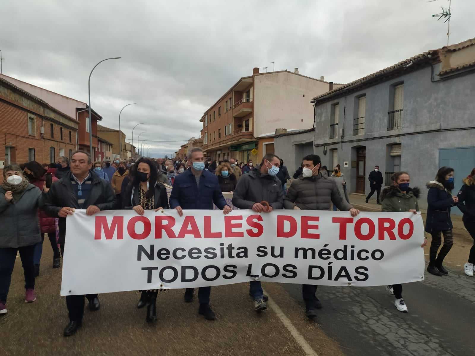 Morales de Toro se moviliza para exigir la presencia del médico de manera diaria