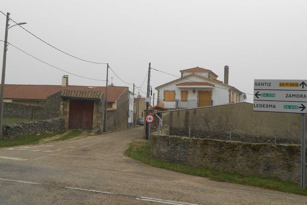 Carretera en Viñuela de Sayago