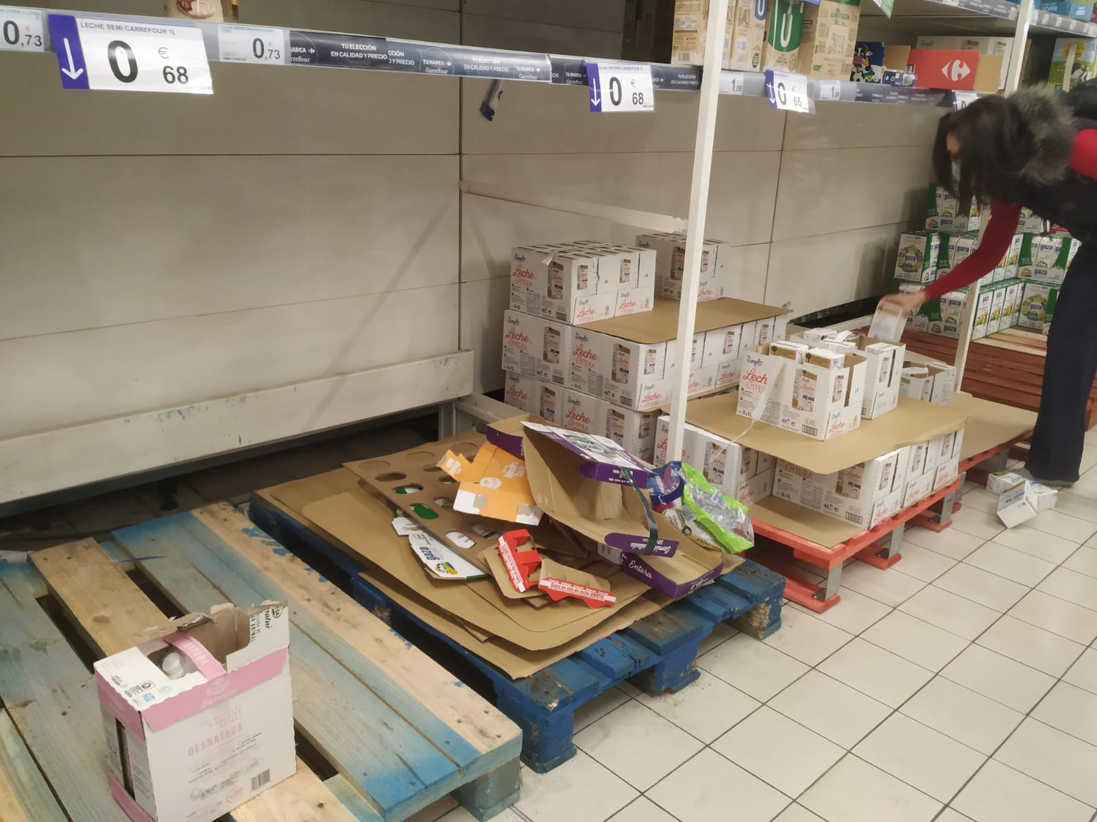 Imagen de la sección de lácteos de un supermercado en Zamora