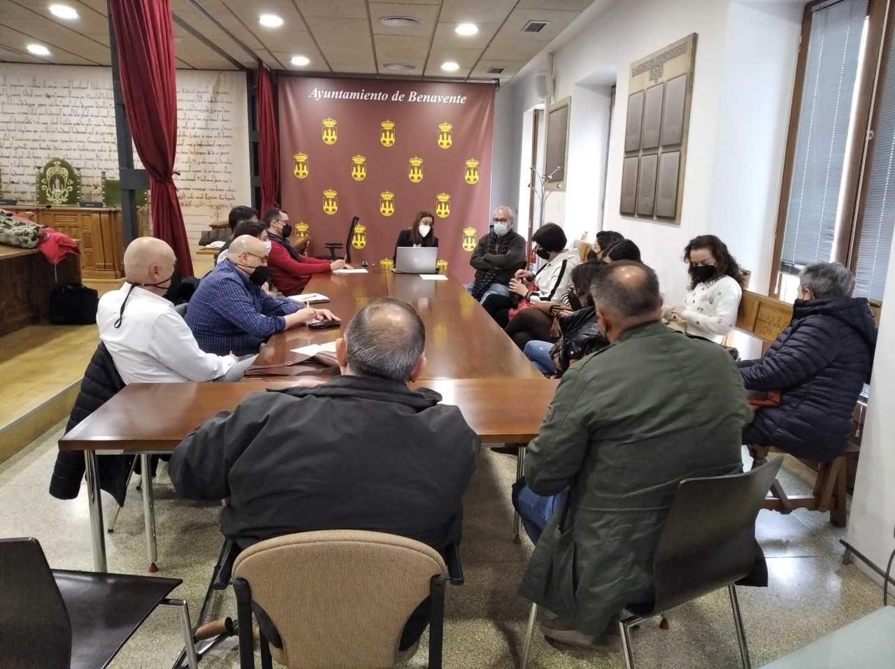 Reunión del Ayuntamiento de Benavente con los agentes sociales