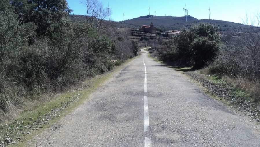 Carretera entre Alcubilla de Nogales y Villageriz