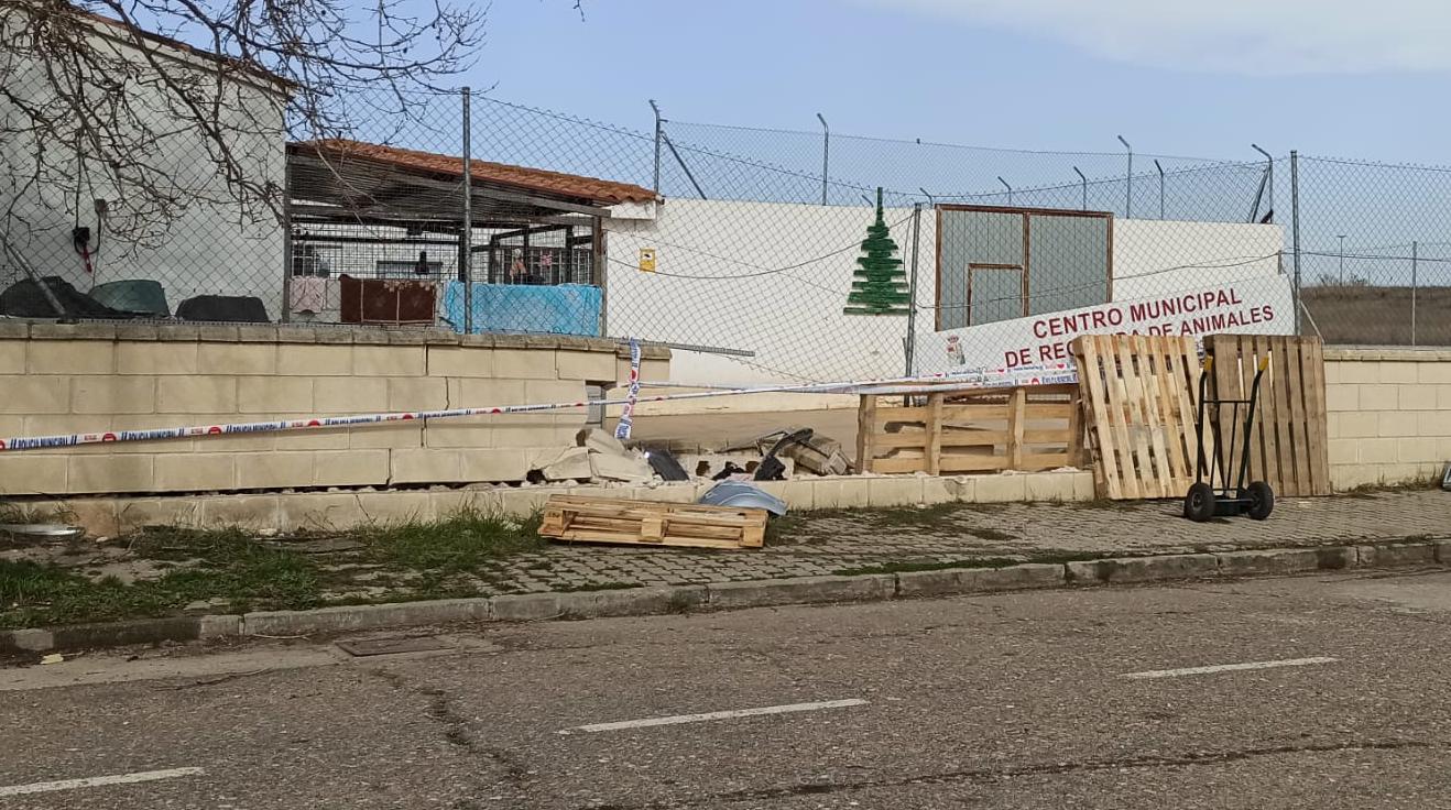 Estado en el que quedó la fachada de la perrera