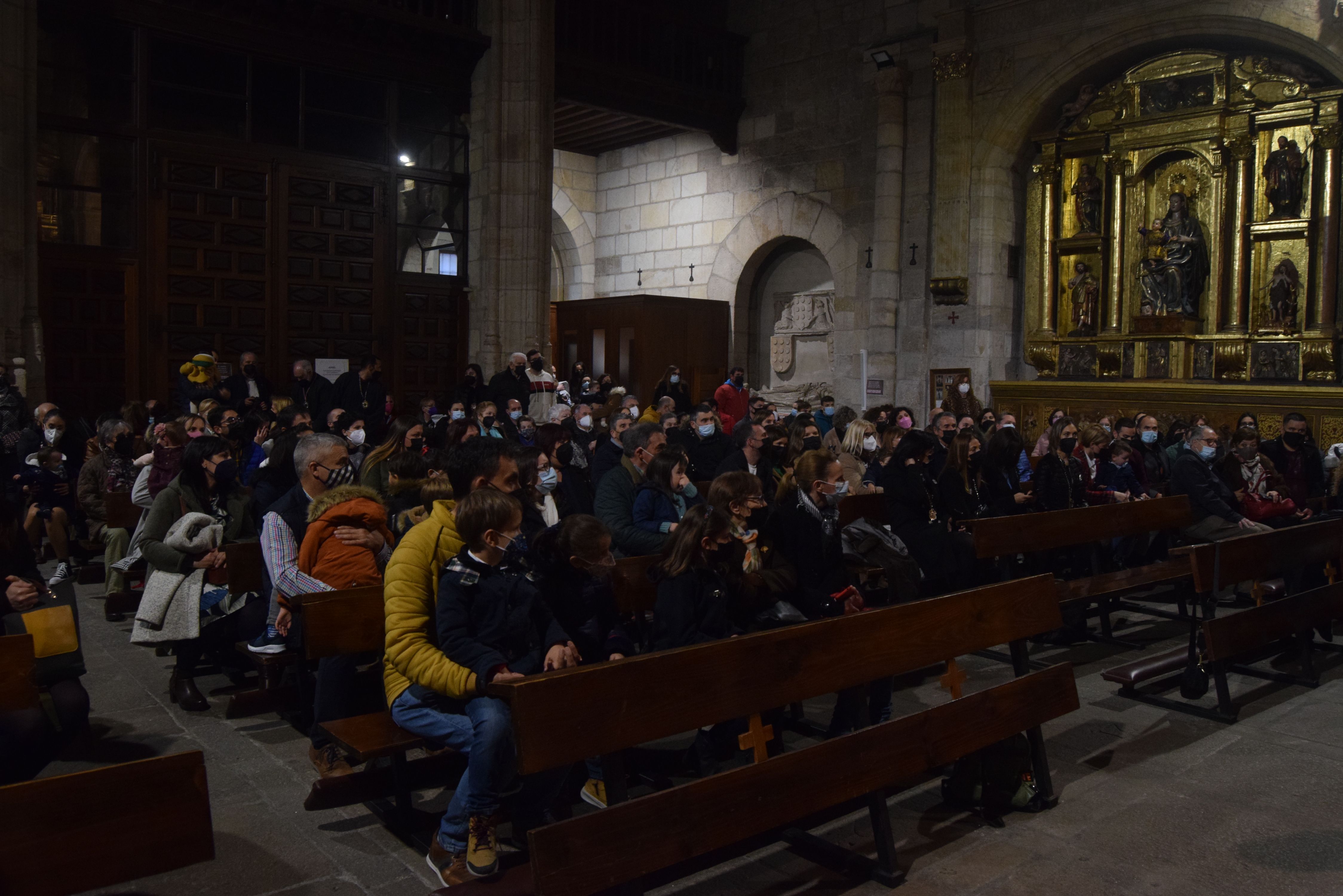 Rito de entrada de nuevos hermanos de Jesús Nazareno