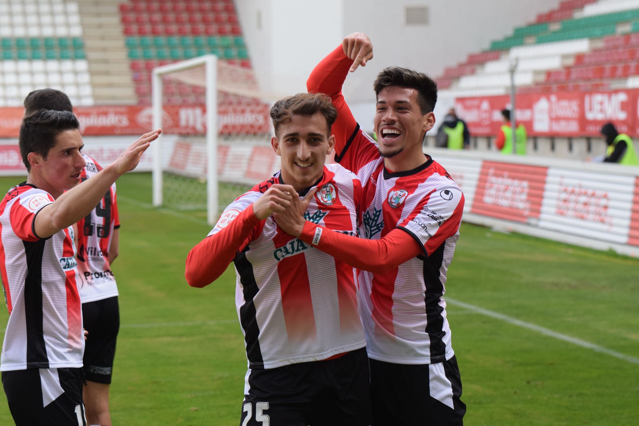 El Zamora celebra un gol de Marcos Baselga