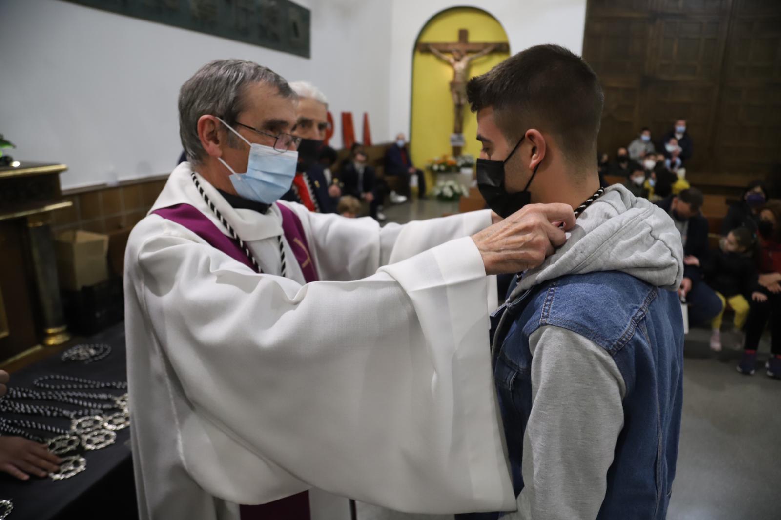 Rito de entrada de nuevos hermanos en la Tercera Caída Foto: María Lorenzo