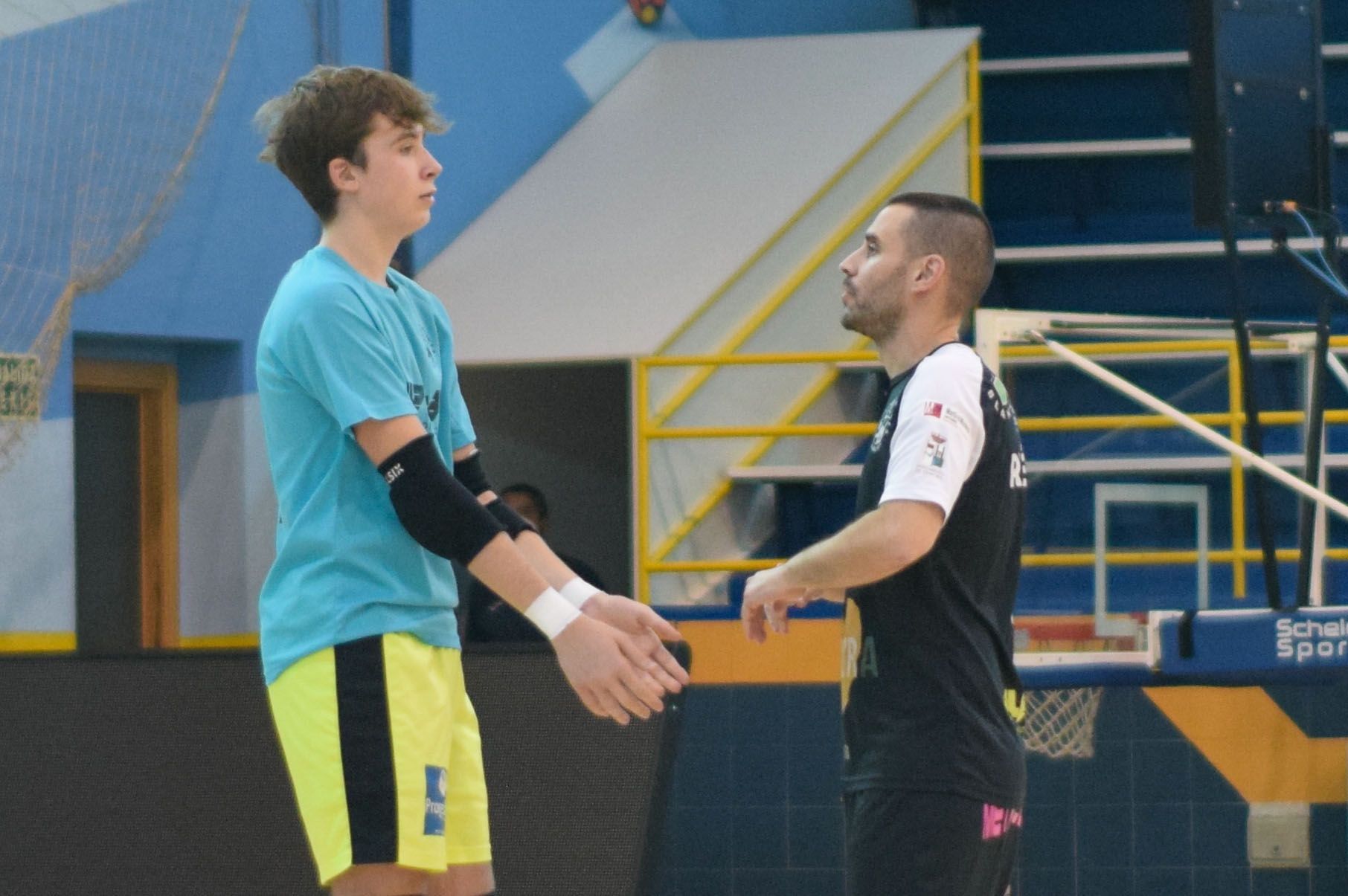 Pablo y Rubén se saludan antes de un encuentro