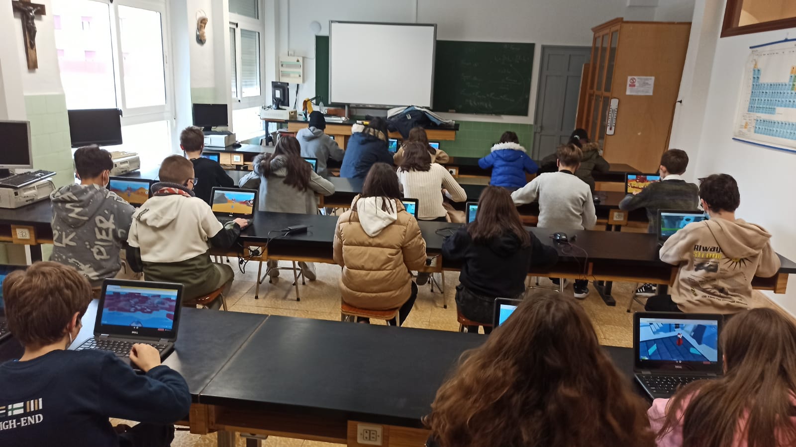 Alumnos en una de las aulas del centro