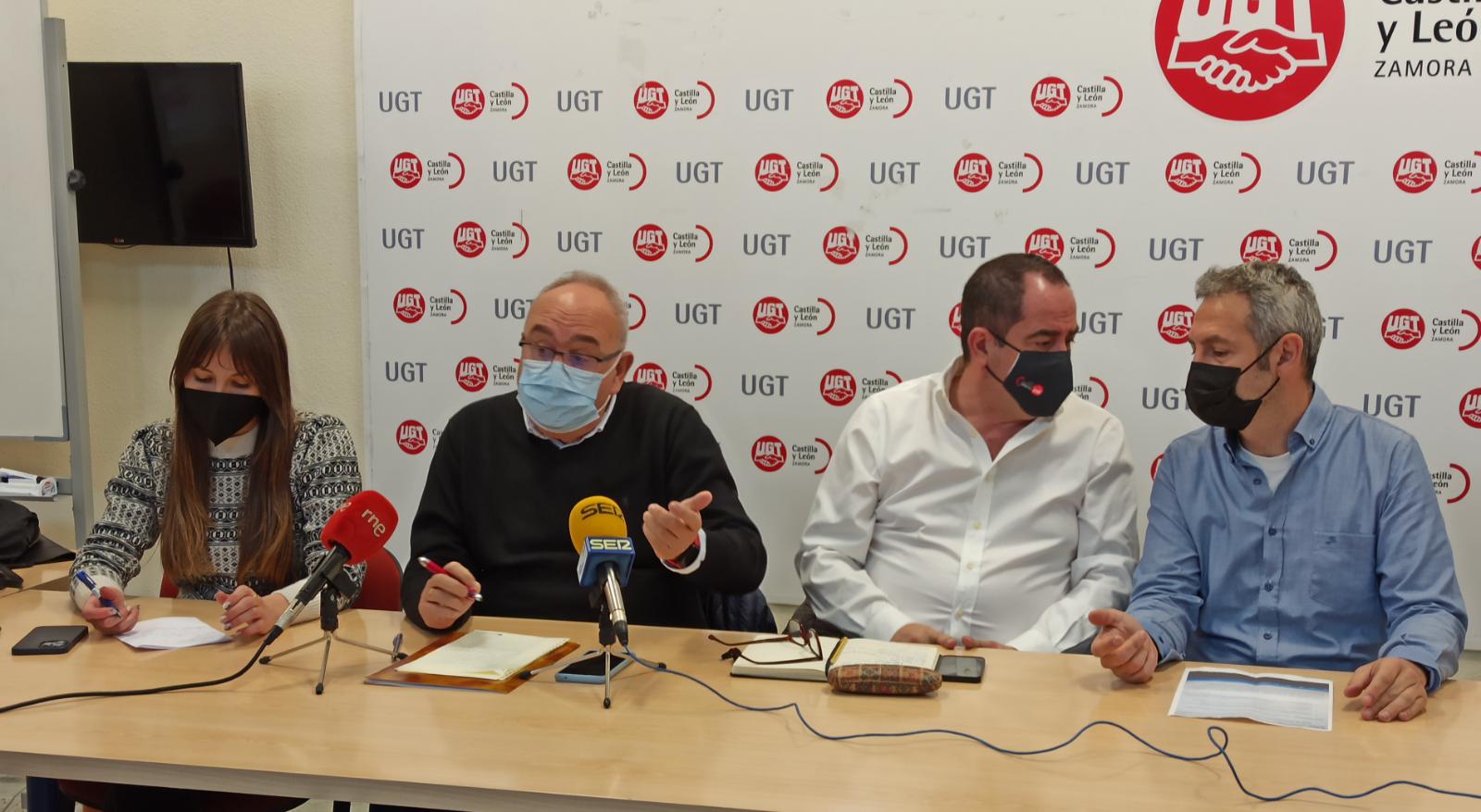 Un instante de la rueda de prensa en UGT