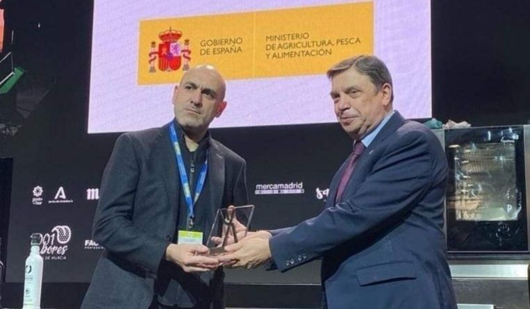 Lera en el momento de la entrega HOSTELERÍA EN ZAMORA