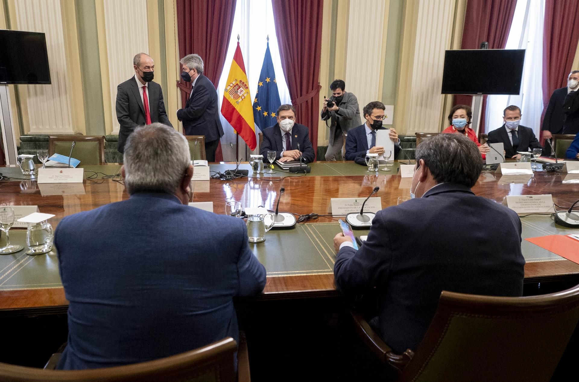 El ministro de Agricultura, Pesca y Alimentación, Luis Planas, mantiene una reunión con las organizaciones profesionales agrarias en el Ministerio de Agricultura E.P