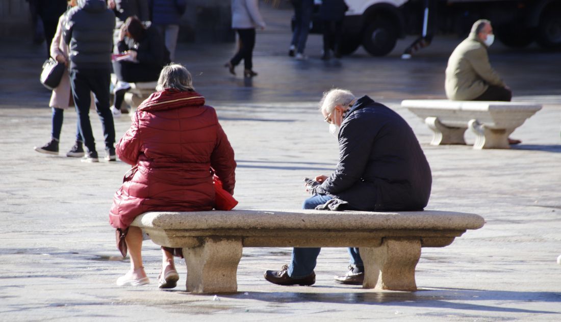 Gente en la Plaza Mayor de Salamanca en invierno   Salamanca 24 Horas