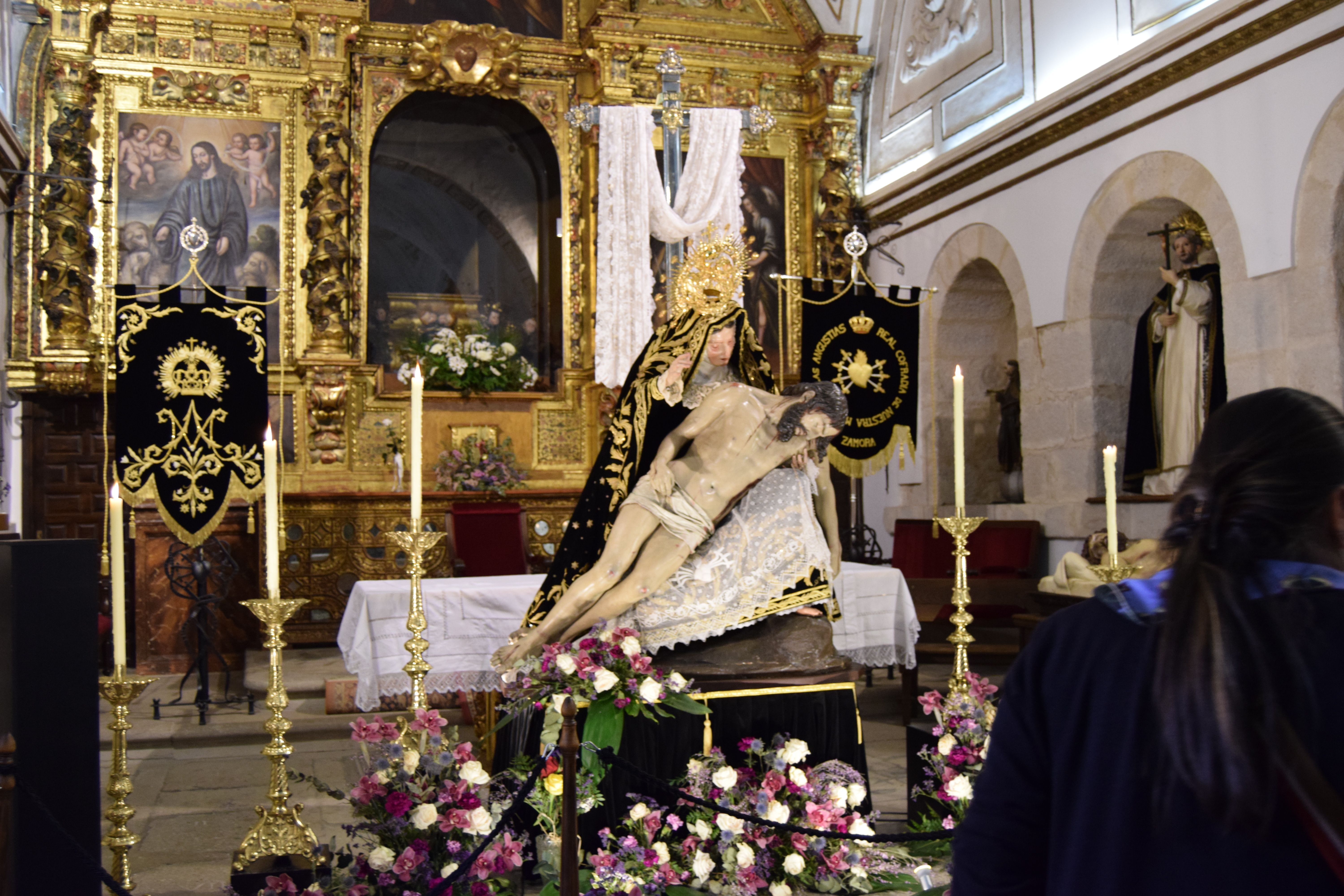 Veneración al Cristo de Nuestra Madre