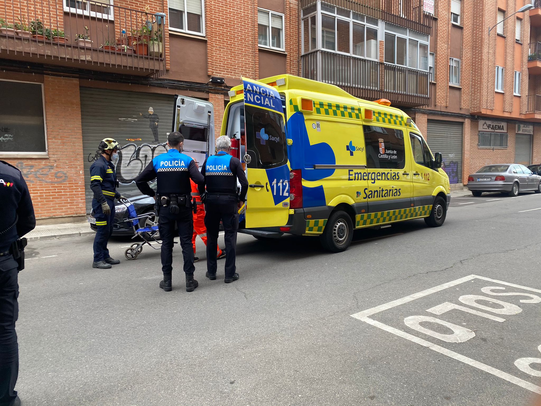 Rescate de un varón en la calle Valderrey