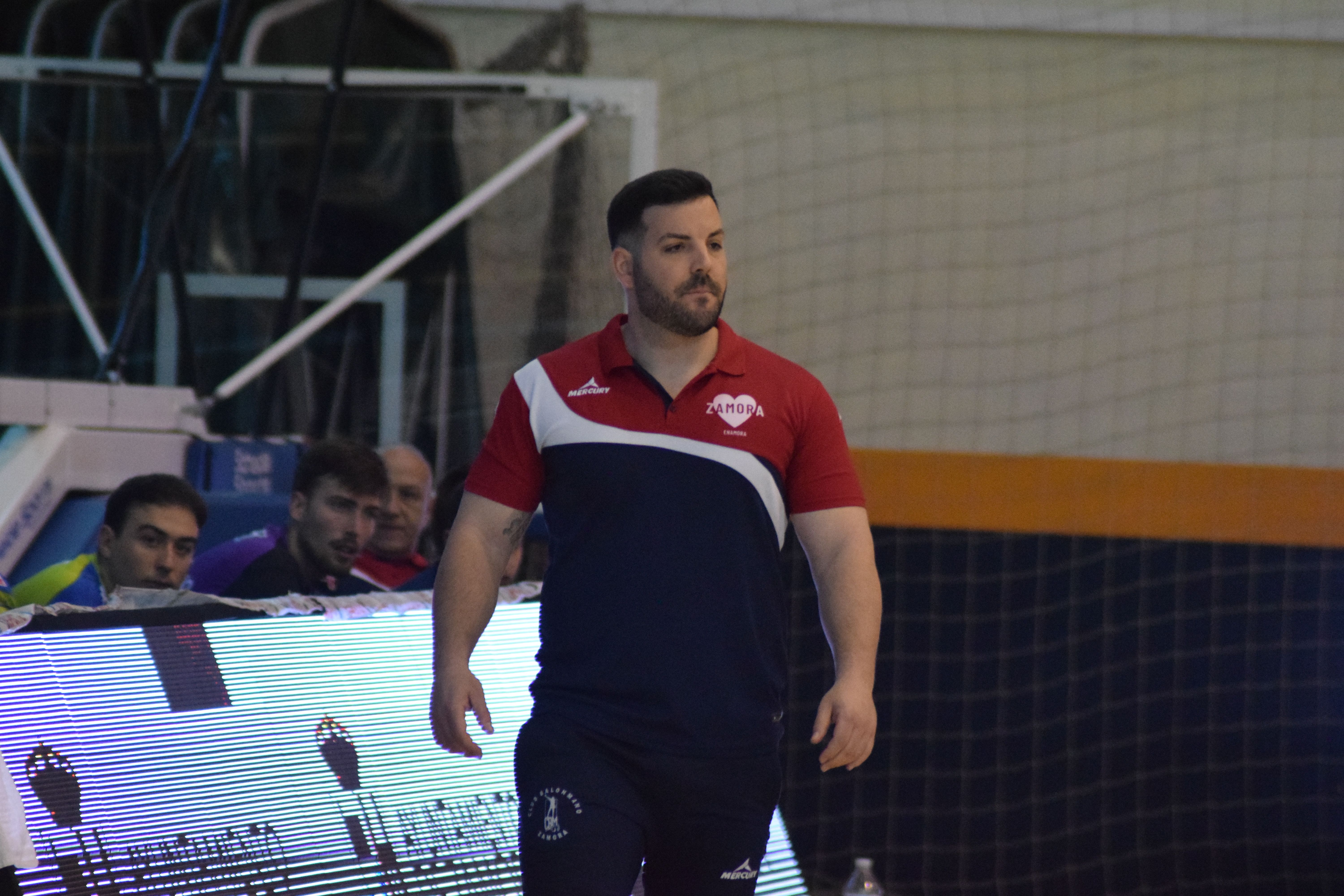 Iván López en el área técnica