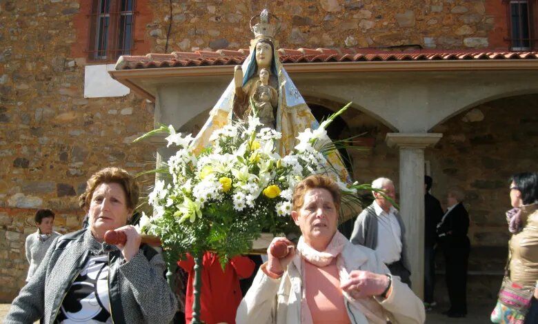 Salida en procesión de la Virgen de Secos