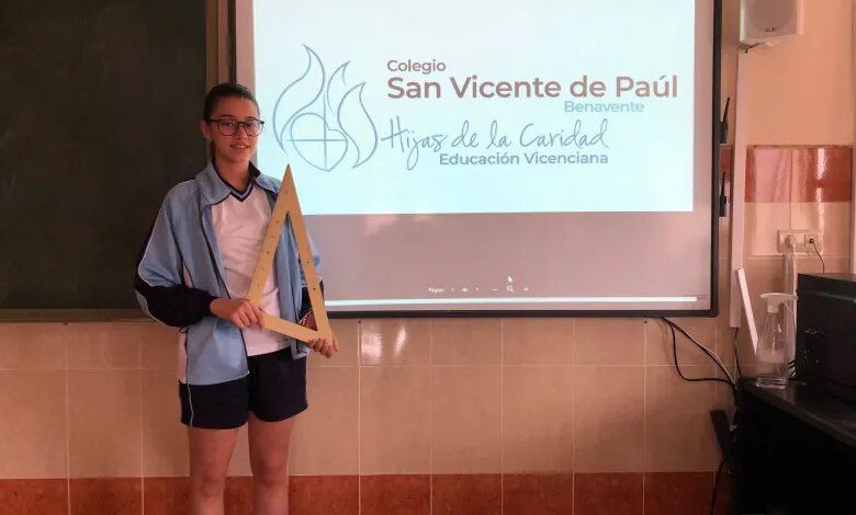 La alumna benaventana de 2º de ESO del colegio San Vicente de Paúl, Victoria Lira Vaquero, ha sido seleccionada para la competición autonómica de la XXX Olimpiada Matemática