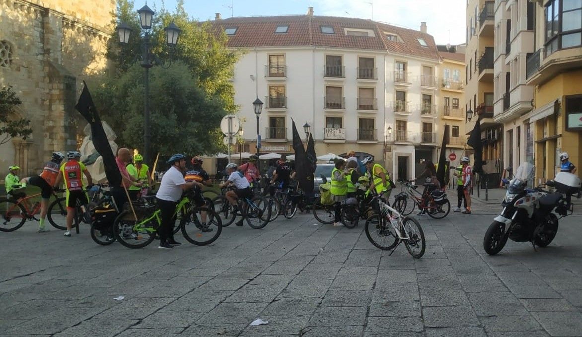 Marcha en silencio en recuerdo a los cicilistas fallecidos