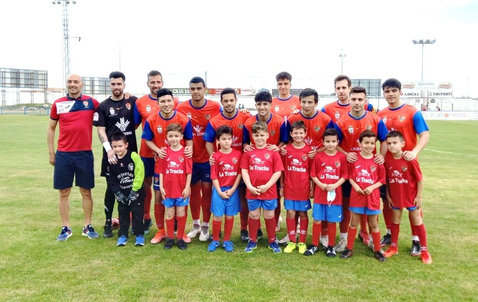 Canteranos del CD Benavente con el primer equipo