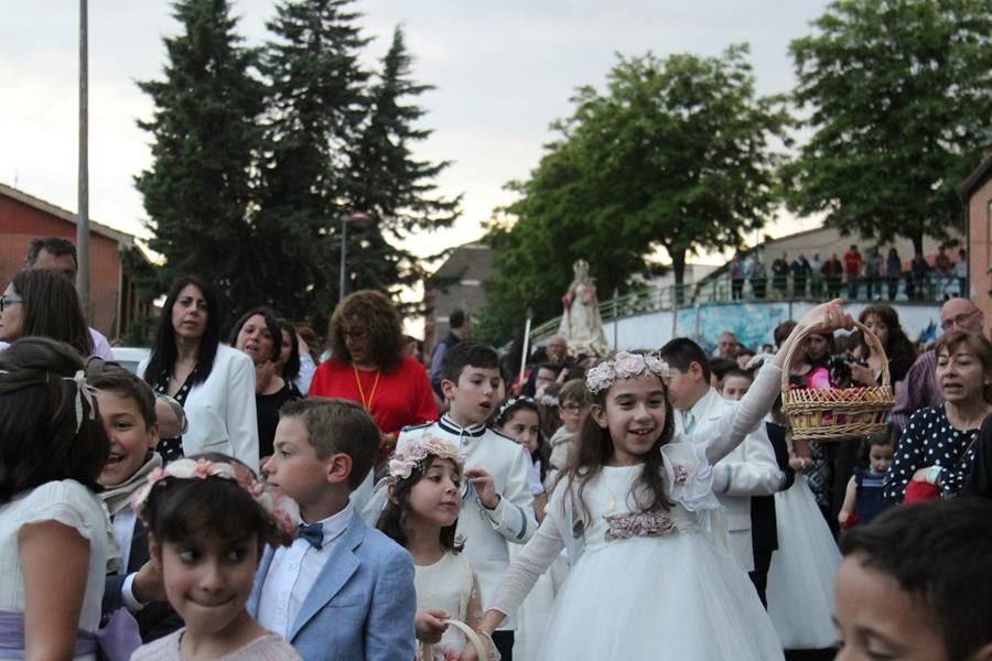 El barrio de San Lázaro acompaña a su Virgen del Yermo