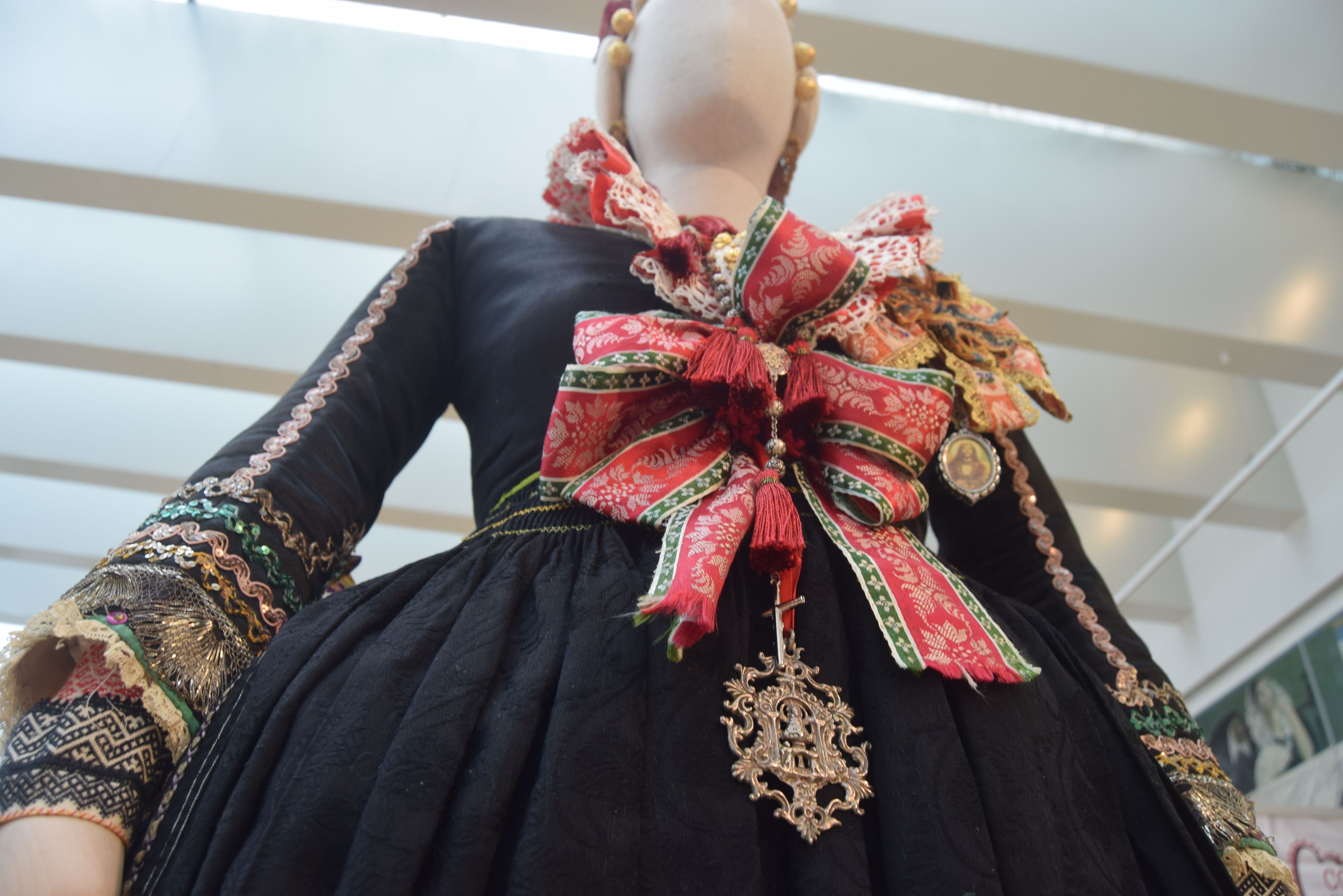 Exposicion de trajes regionales Grande Halago (5)