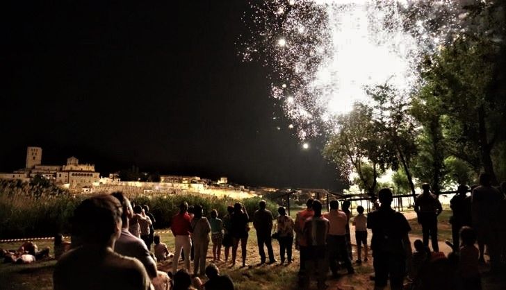 Fuegos artificiales como cierre de San Pedro. Archivo