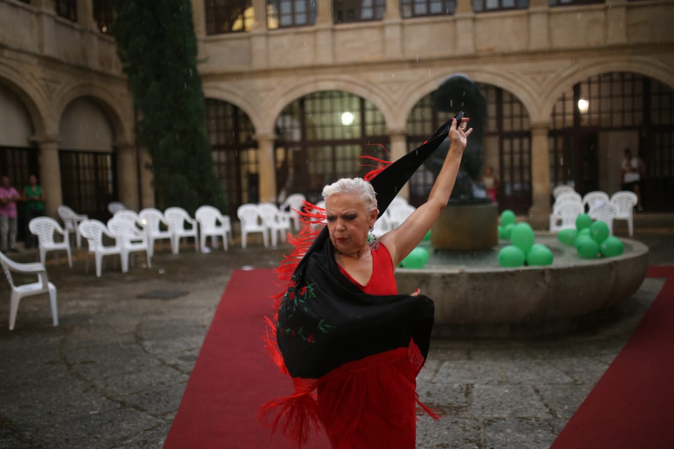 Desfile de mujeres operadas de mama de la AECC