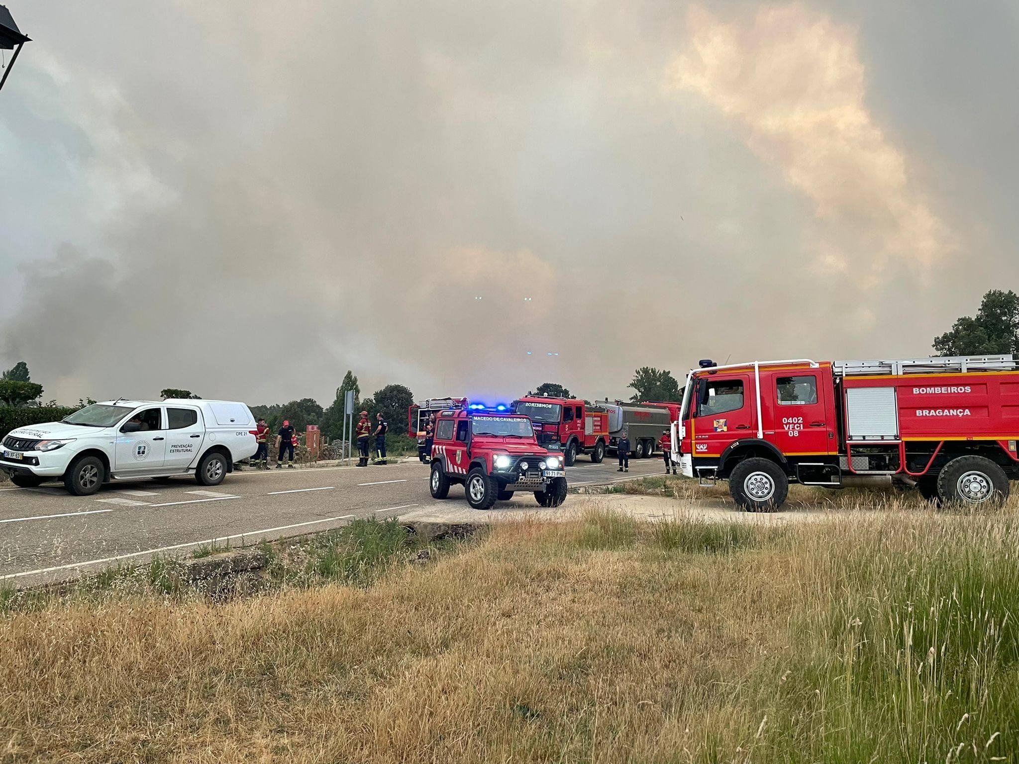 Dotaciones portuguesas ayudan a combatir el fuego de la Sierra de la Culebra