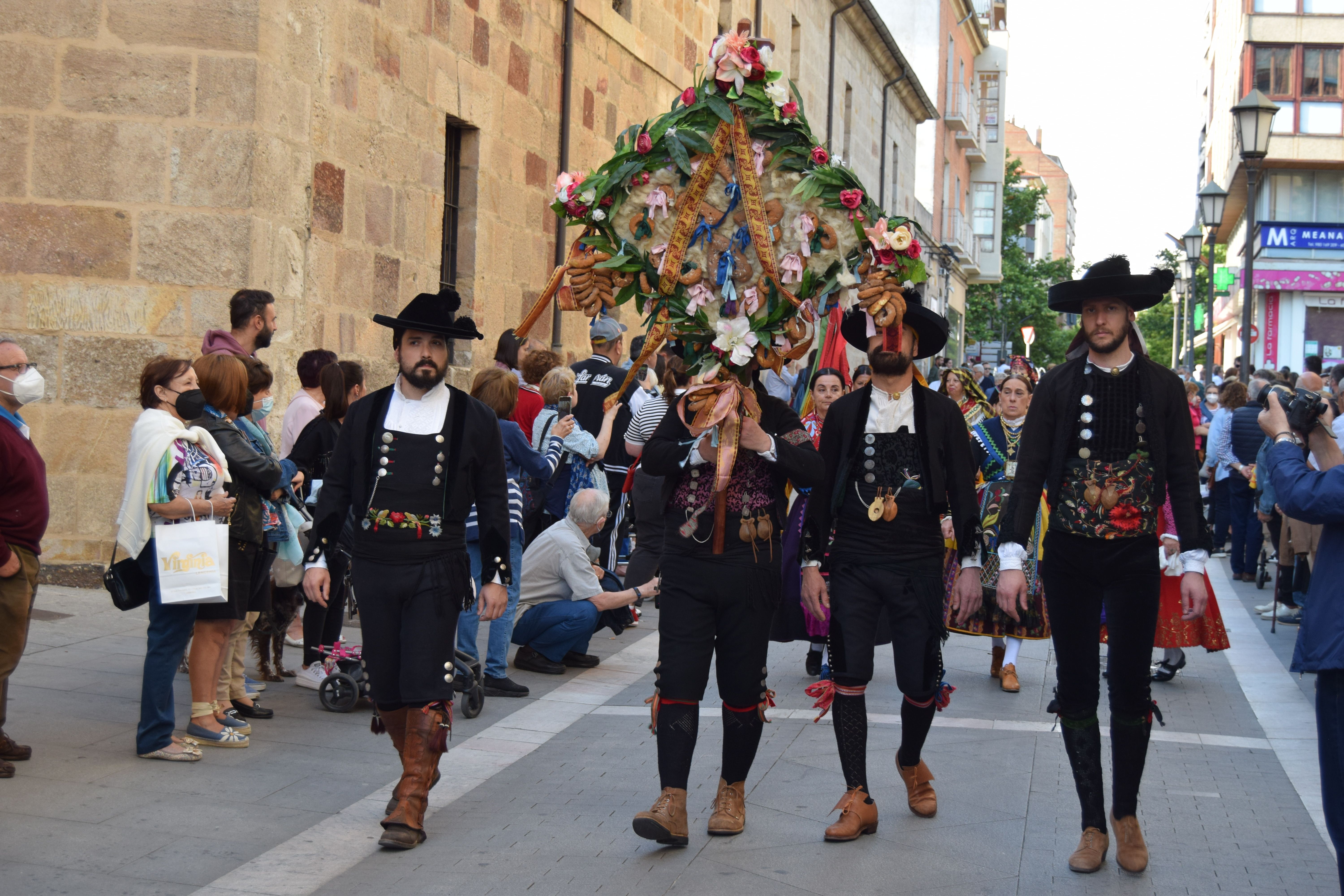 Desfile de indumentaria tradicional 2022