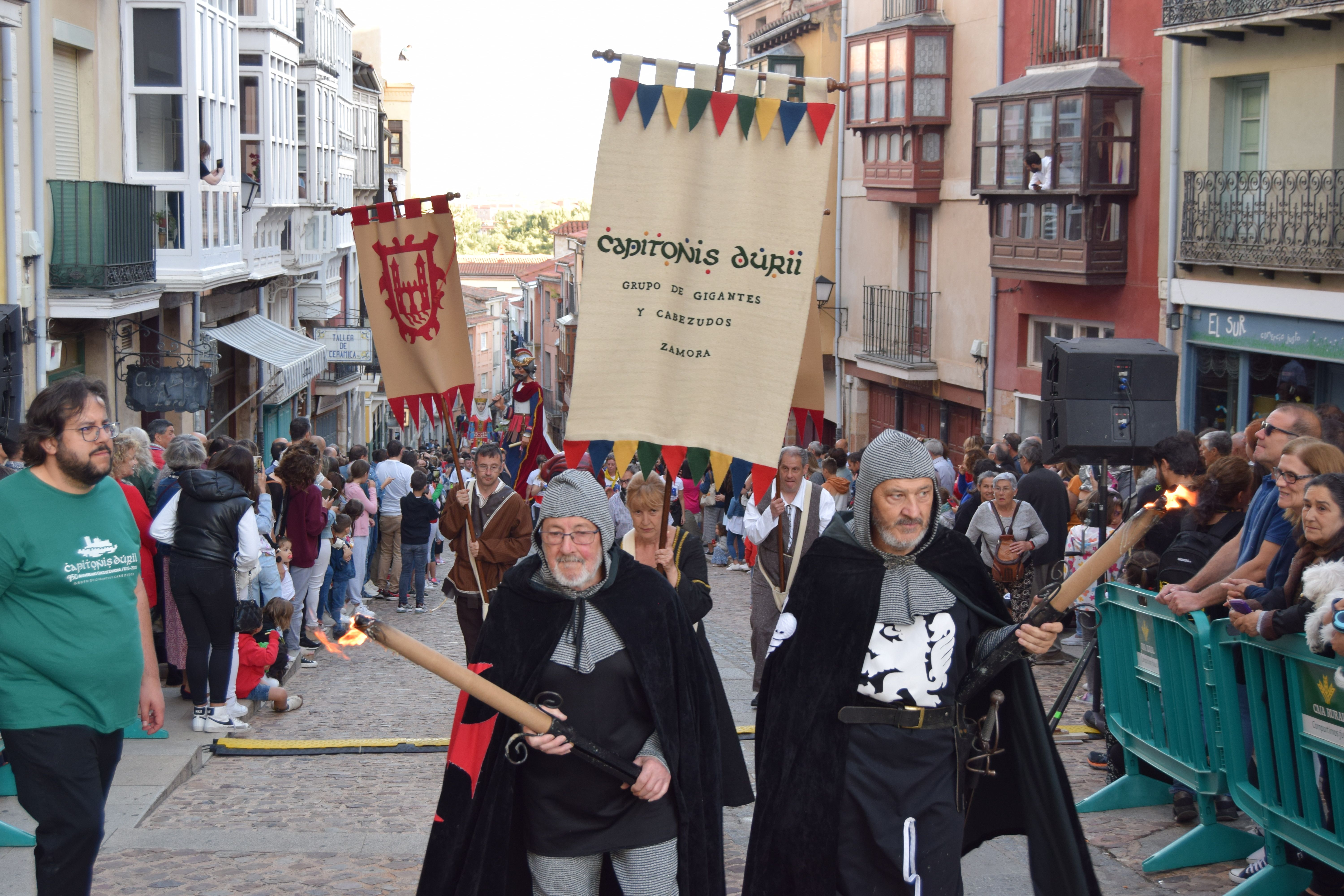 Capitonis Durii y Plaza Nueva recorren la ciudad (5)