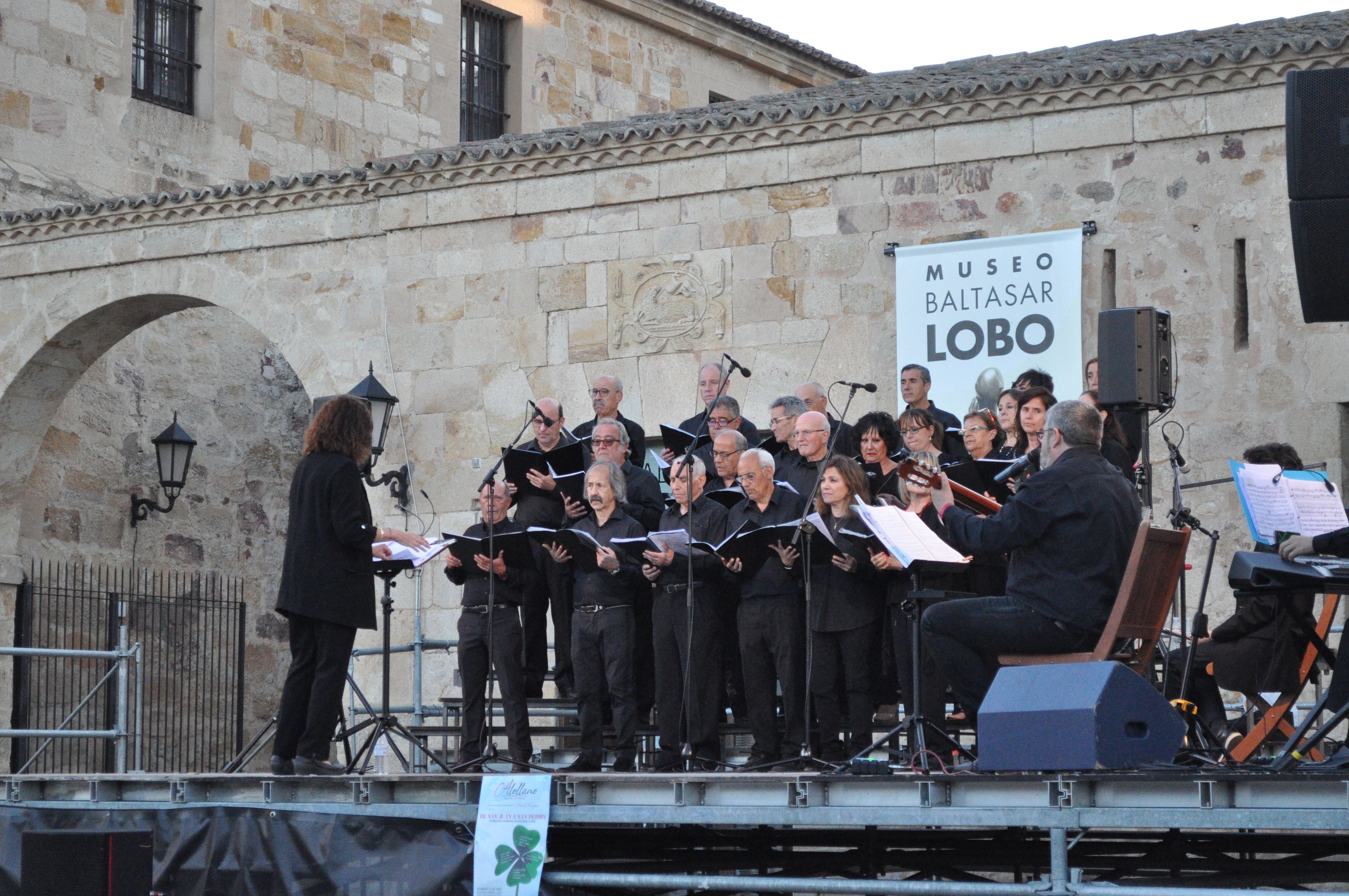 Concierto frente a la Catedral