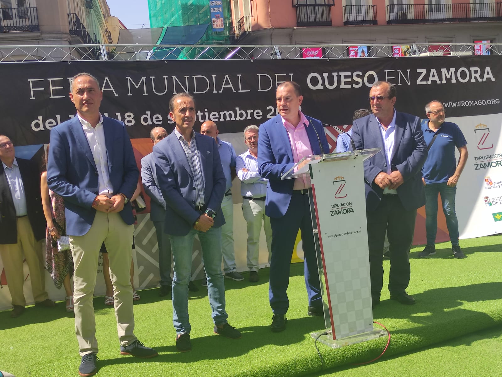 El “color zamorano” llega a la madrileña plaza del Callao con la exposición ‘Ovejas Fromago Cheese Experience’ (1)