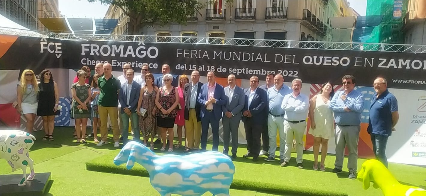 El “color zamorano” llega a la madrileña plaza del Callao con la exposición ‘Ovejas Fromago Cheese Experience’ (7)